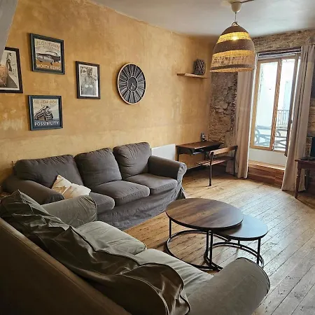 Authentique Et Chaleureux Au Coeur De Salies-de-bearn, Dans Le Quartier Historique Avec Commerces Et Restaurants Au Pied, A Deux Pas Des Thermes *